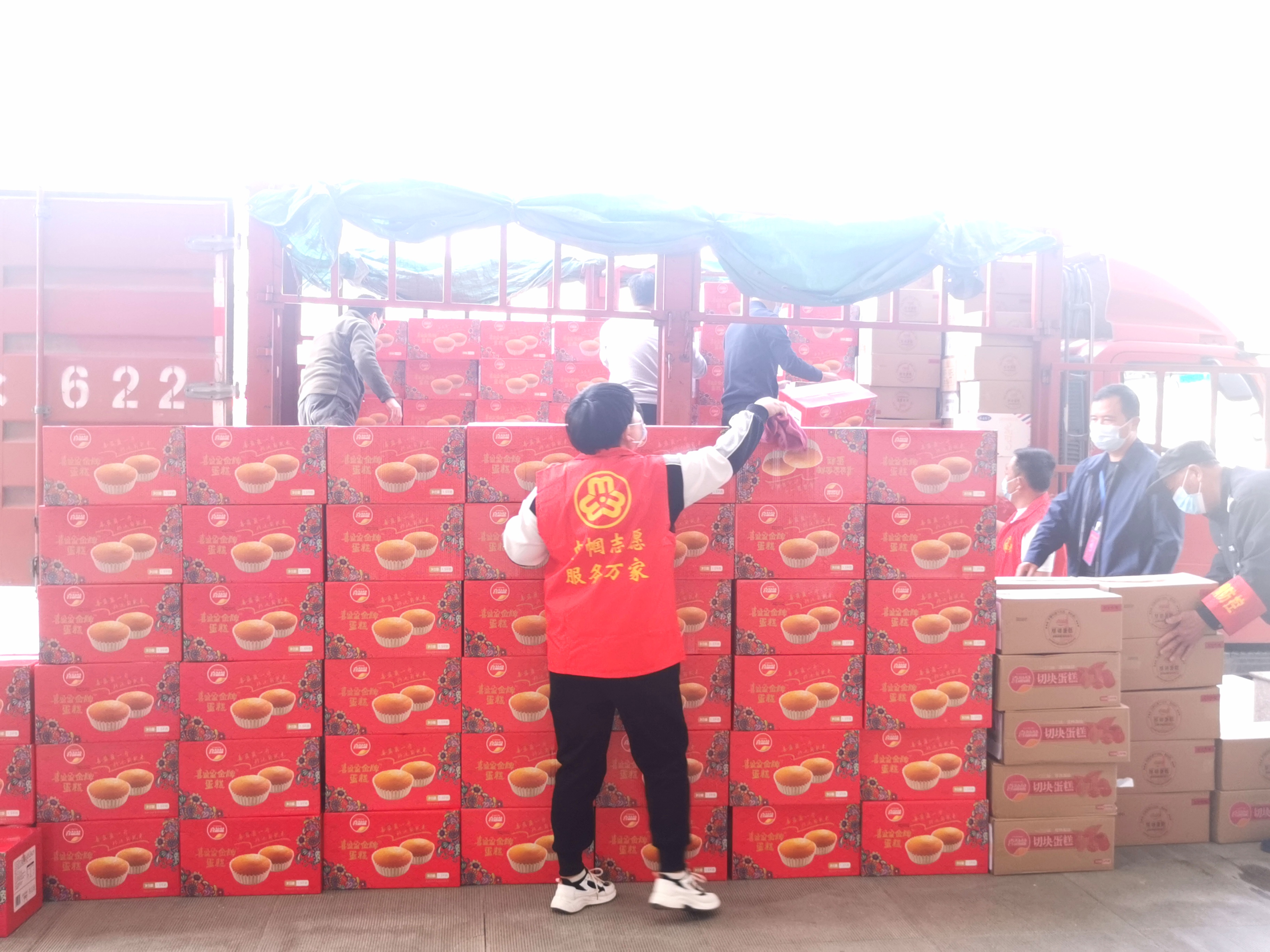 临颍县慈善总会联合联泰食品有限公司为抗疫人员捐赠食品